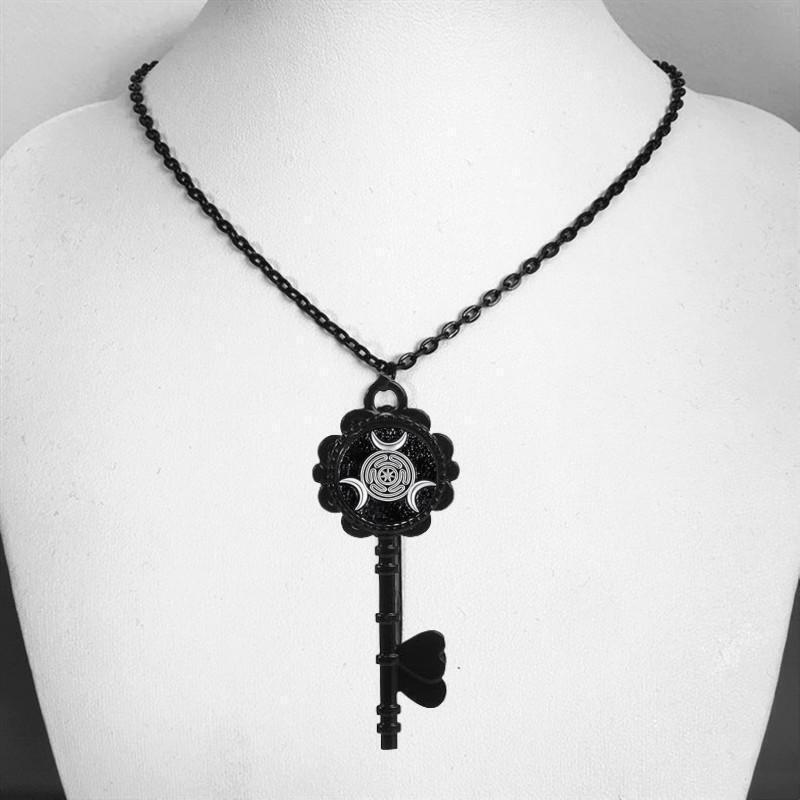 

Gothic March Goddess Symbol Black Glass Key Pendant Necklace for Women Men Halloween Party Amulet Magic Jewelry Accessories Gift