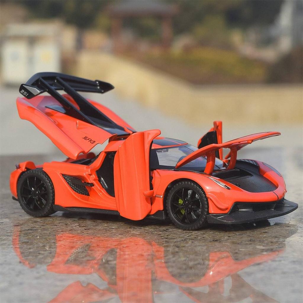 Koenigsegg Jesko Attack Superbil Simulering Støpte & Leketøykjøretøy Lyd & Lys Trekk tilbake bil 1:32 Legeringsmodellgaver til barn