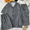 Set de pijama șic cu imprimeu leopard: Pijama de vară din trei piese cu mânecă scurtă pentru femei