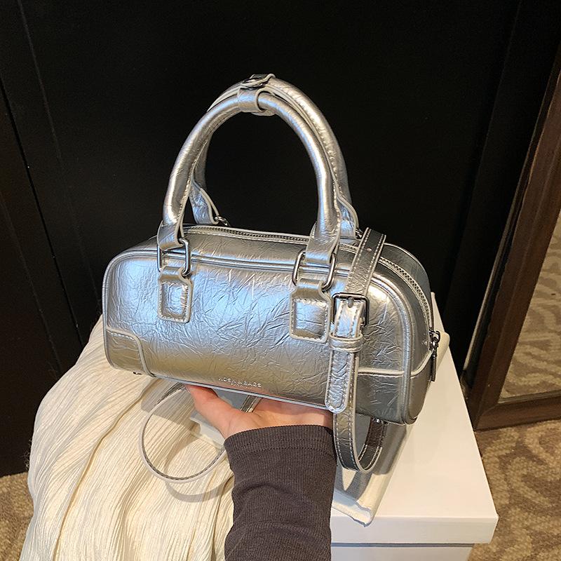 

Популярная в этом году маленькая женская сумка 2025 новая летняя повседневная нишевая дизайнерская сумка-мессенджер портативная сумка-подушка серебряный