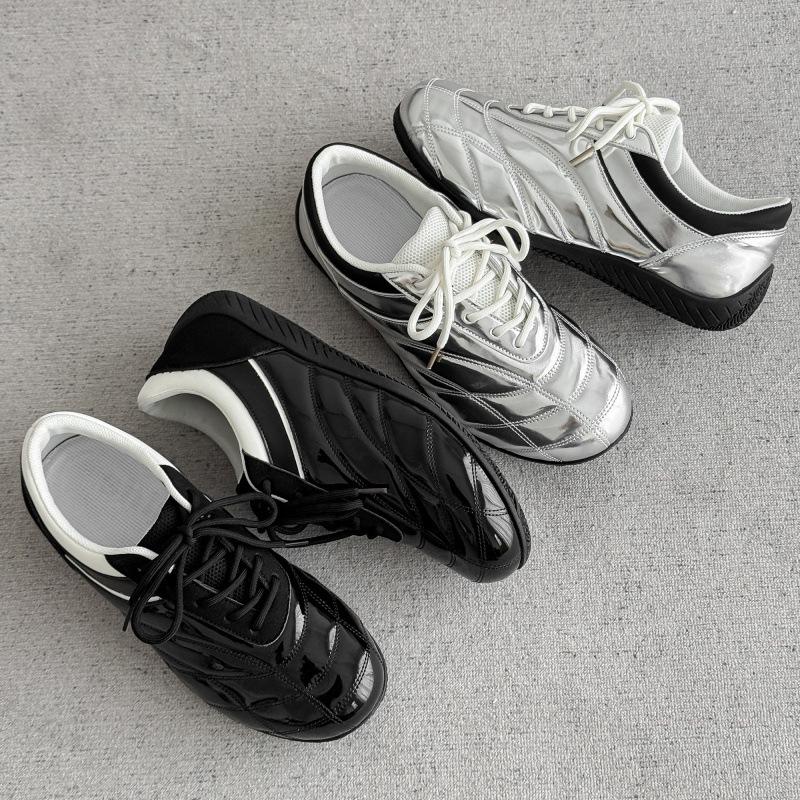 Men's Casual Sports Shoes Autumn Comfortable Non Slip Outdoor Lace Up Flat Shoes Soft Soled Running Shoes Zapatillas Informales