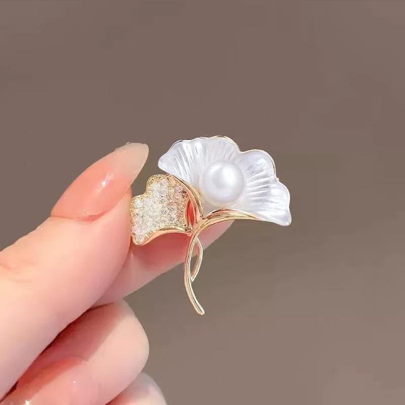Ruyi Pipa Brooch: Elegant Classic Pearl Pin for Women’s Cheongsam