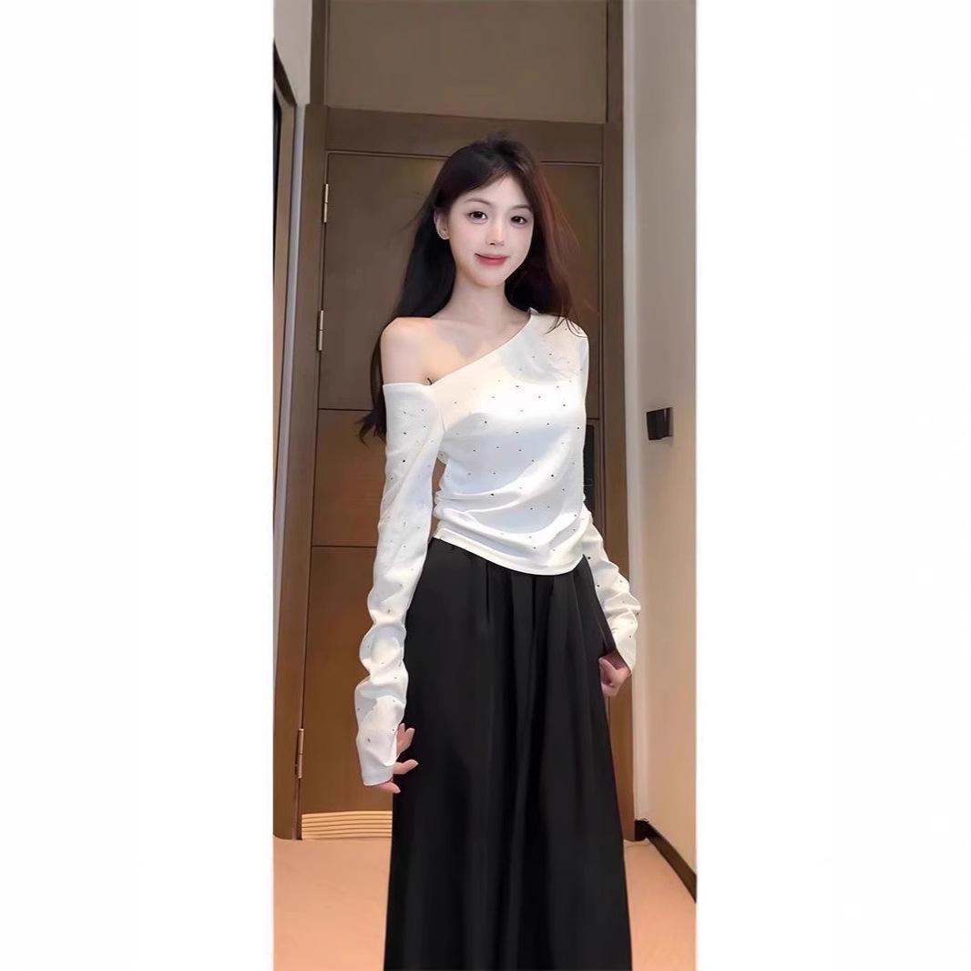 

Весенняя черная асимметричная женская футболка с длинным рукавом, украшенная бриллиантами Small белый