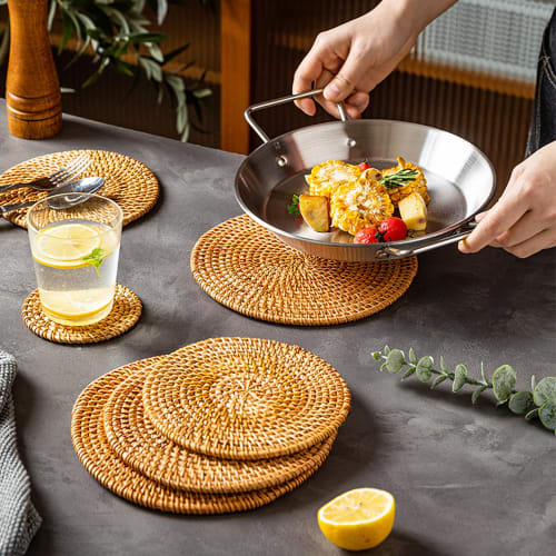 FFTQTOYS Rattan Round Trivet Pad, Heat-Resistant (20cm, 1.5cm Thick), Light Brown, 1 Piece