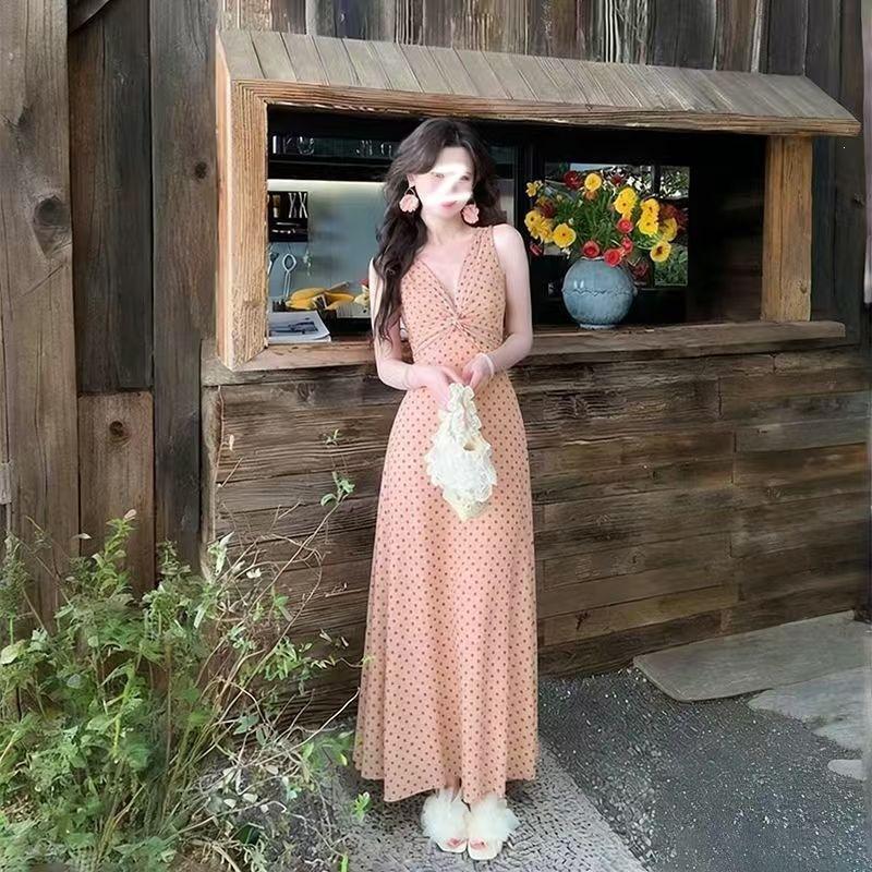 French style kink V-neck polka dot suspender skirt women's summer new waist beautiful A-word length