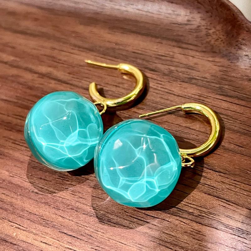 

French Vintage Resin Earrings: Chic & Versatile Women s Studs