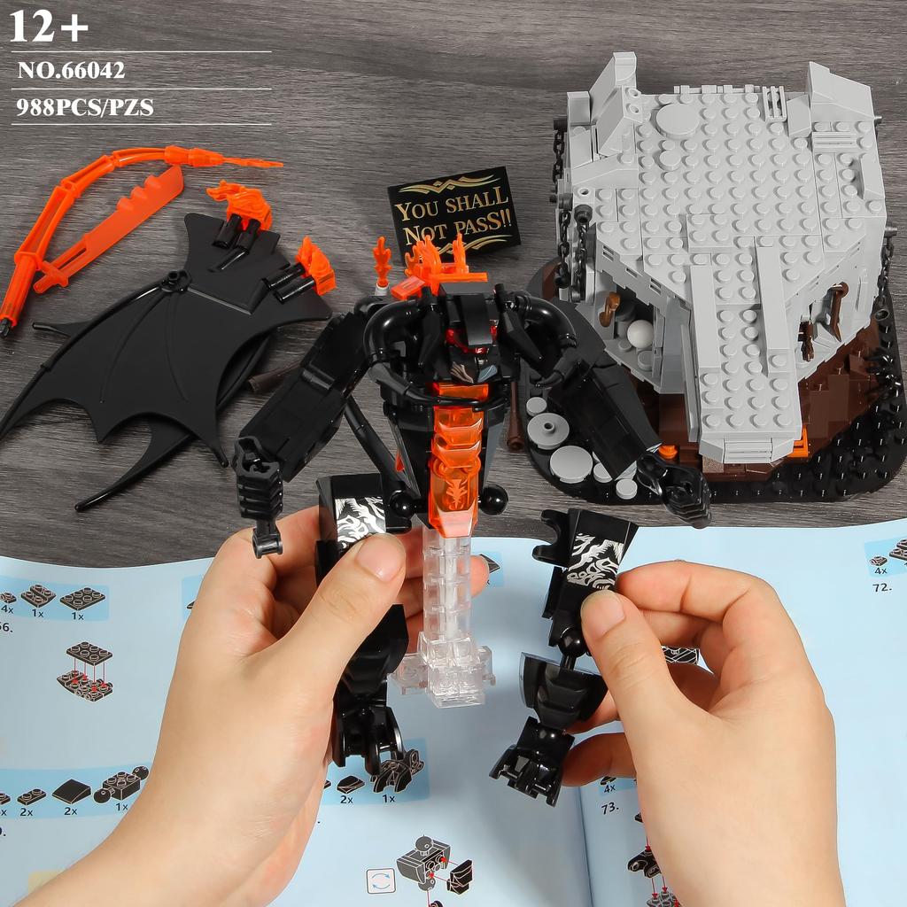 988 SZTUK Klocki Król Magicznych Pierścieni Diabeł Mroczny Władca Potwory vs Figurka na Klifie Zestaw do Budowania Potworów MOC