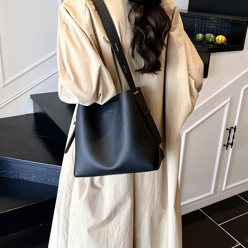 

Summer small fresh cute armpit bag women s summer new bucket bag versatile girl messenger bag чёрный