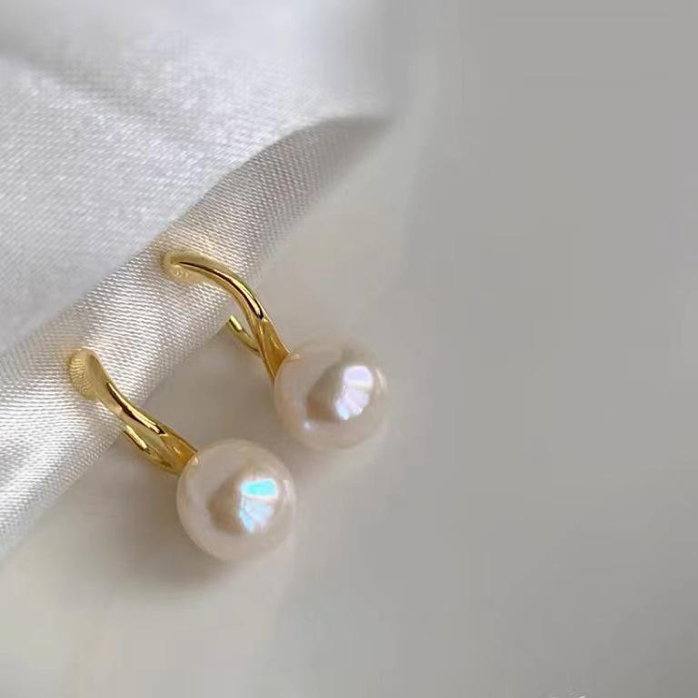 

Minimalist Painless Pearl Ear Clip Earrings with Advanced Design