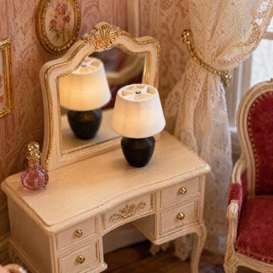Lámpara de Mesa en Miniatura, Pequeña Lámpara Retro de Mesita de Noche, Mini Lámpara de Escritorio para Mansión de Muñecas a Escala 1/12, Dormitorio en Miniatura