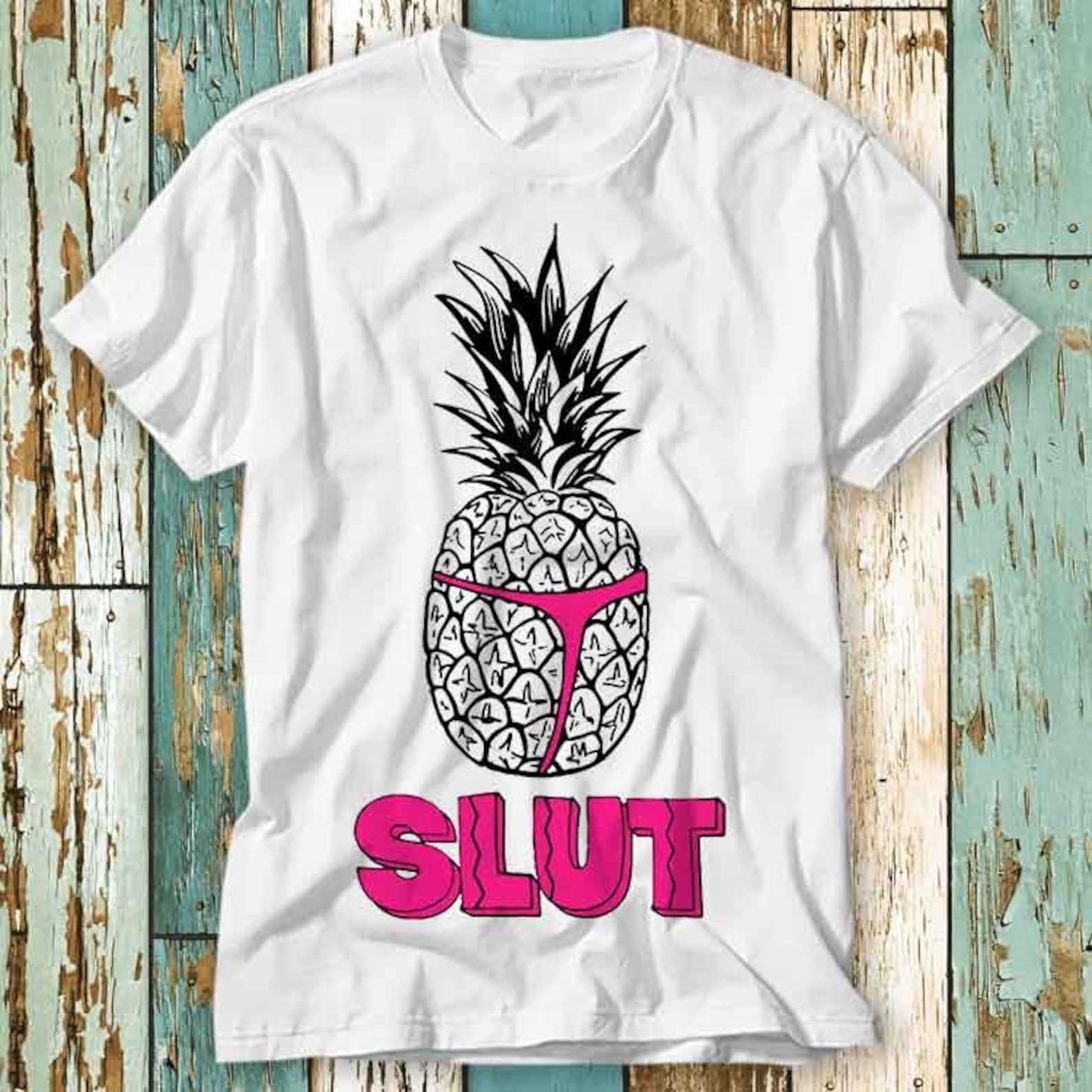 Pineapple Slut Festival Summer Cult Movie Poster 80s T-Shirt Top Design Unisex Ladies Mens Tee Retro Fashion Vintage Shirt S776 S