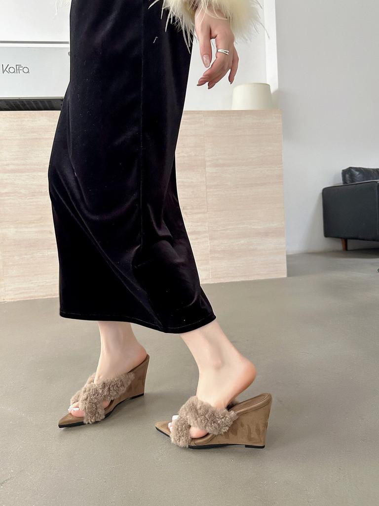 2025 autumn European and American style pointed temperament fashionable versatile anti-hair pointed wedge slippers