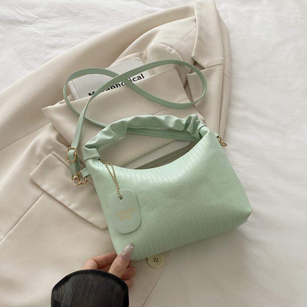 Korean version of niche pleated handbag bag women's 2025 new summer dopamine shoulder bag simple and versatile crossbody bag