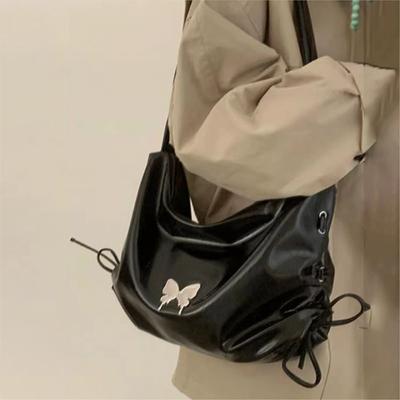 Heiße Mädchen Schwarze Umhängetaschen Damen Süße Coole Leder Schleife Schmetterling Schicke Handtasche Weibliche Vintage Messenger Bag Geldbörse