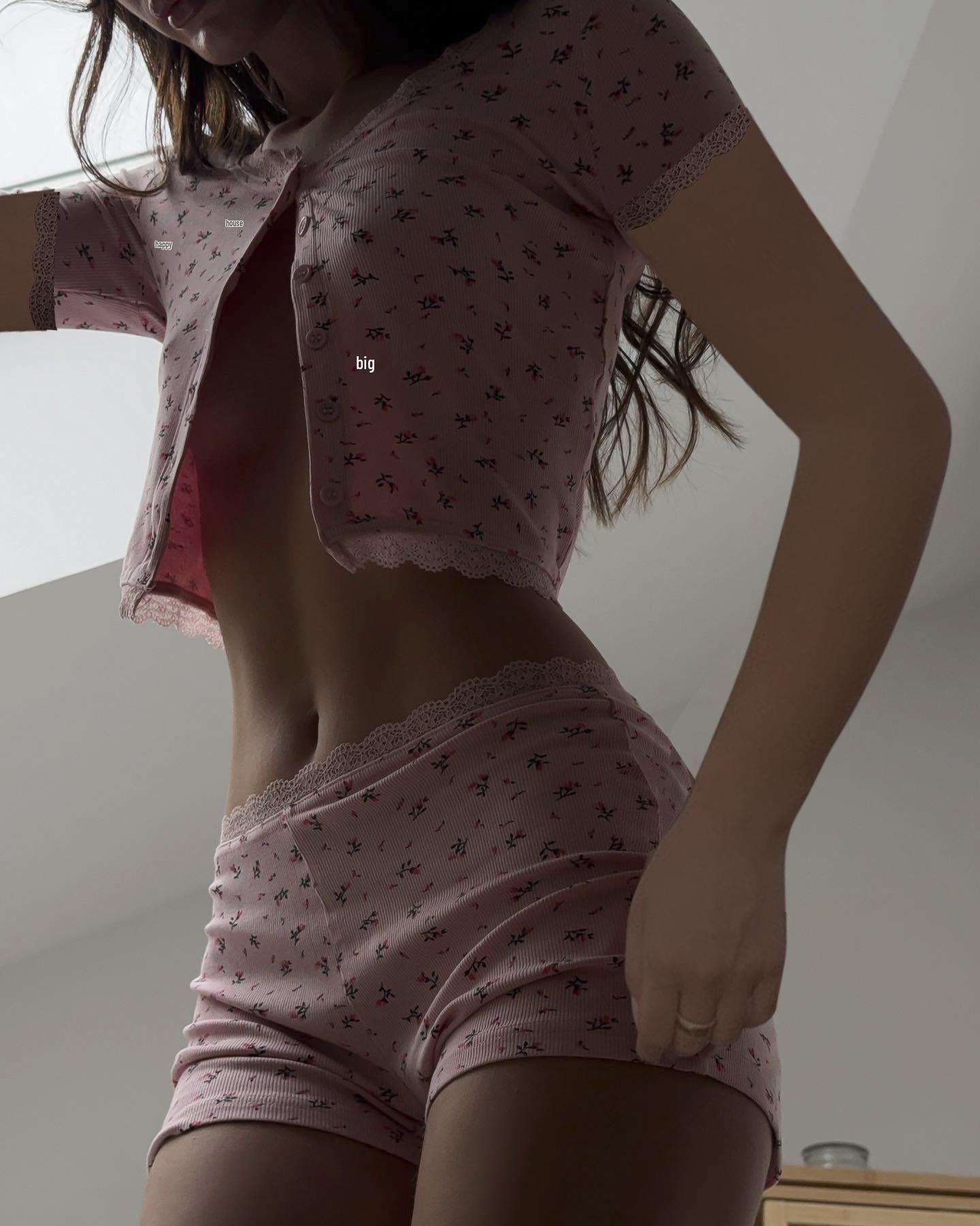 

Европейский и американский женский кардиган с длинным рукавом и кружевной отделкой и комплект цветочных шорт - Летняя повседневная домашняя одежда Large