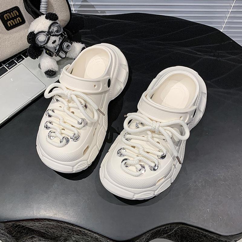 Dicksohlige Lochschuhe für Damen zum Tragen Sommer neu rutschfest und atmungsaktiv süße Strandtasche Kopf Halbschuhe für Damen