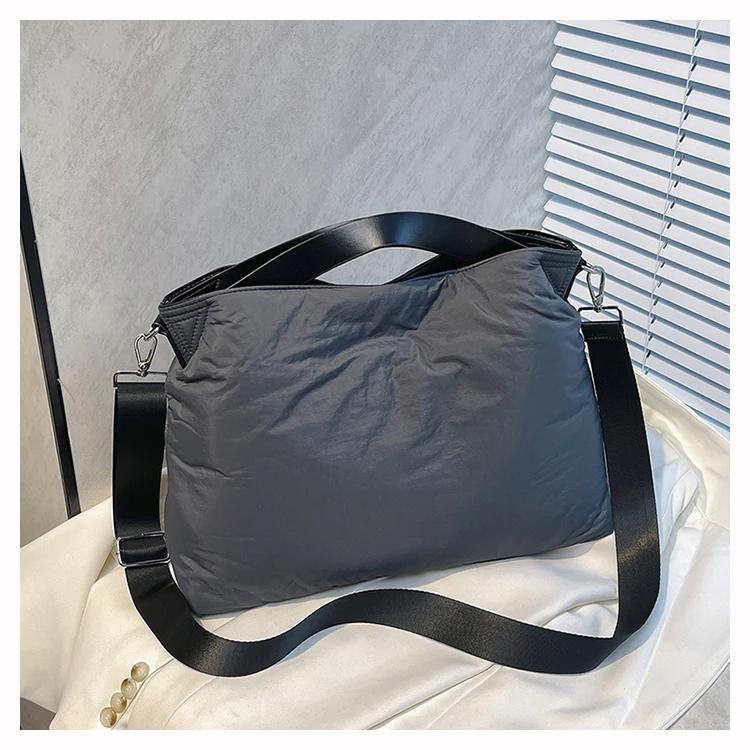 New Casual Autumn Winter Styles High-capacity Shoulder Bag  Advanced Feeling Ultra Light Commute Single Crossbody Bag