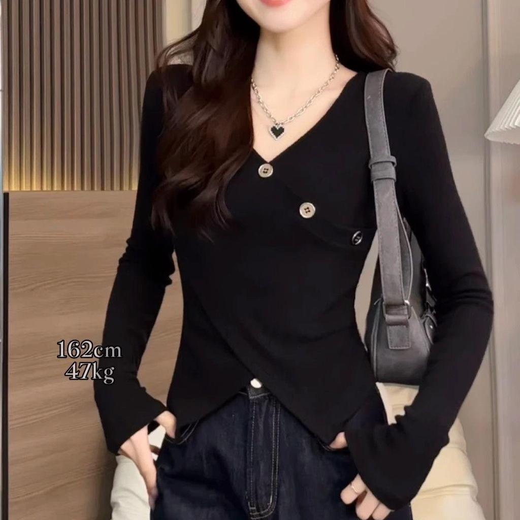 Plus Size V-Neck Slit Base Layer Top: Slimming, Flattering, and Fashionable Women's Autumn/Winter Inner Wear