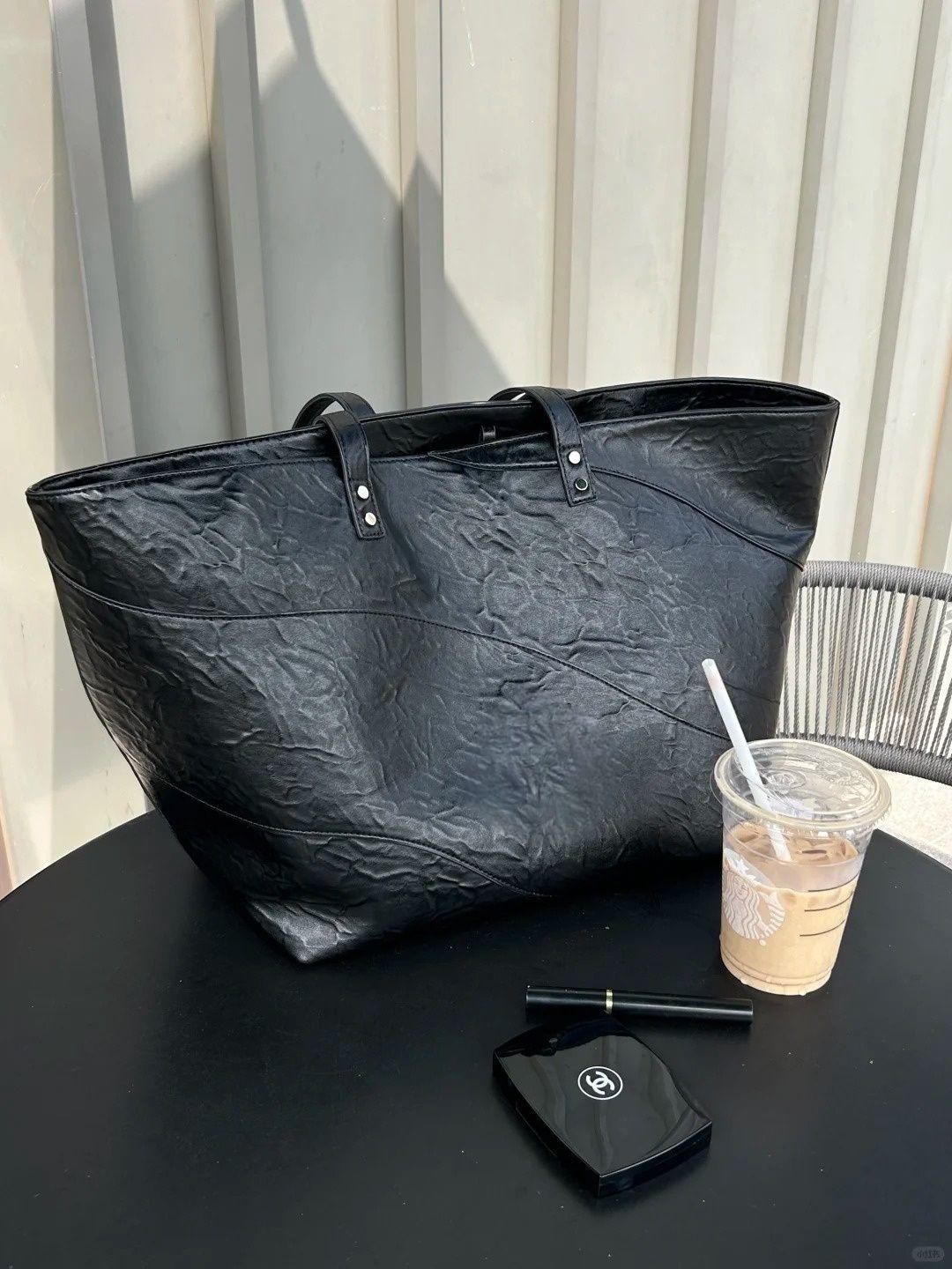 

Retro Harajuku Black Rivet Tote Bag Women Leather Texture Large Capacity Shoulder Bag Ladies Daily Simple Versatile Underarm Bag 56x32x20cm чёрный