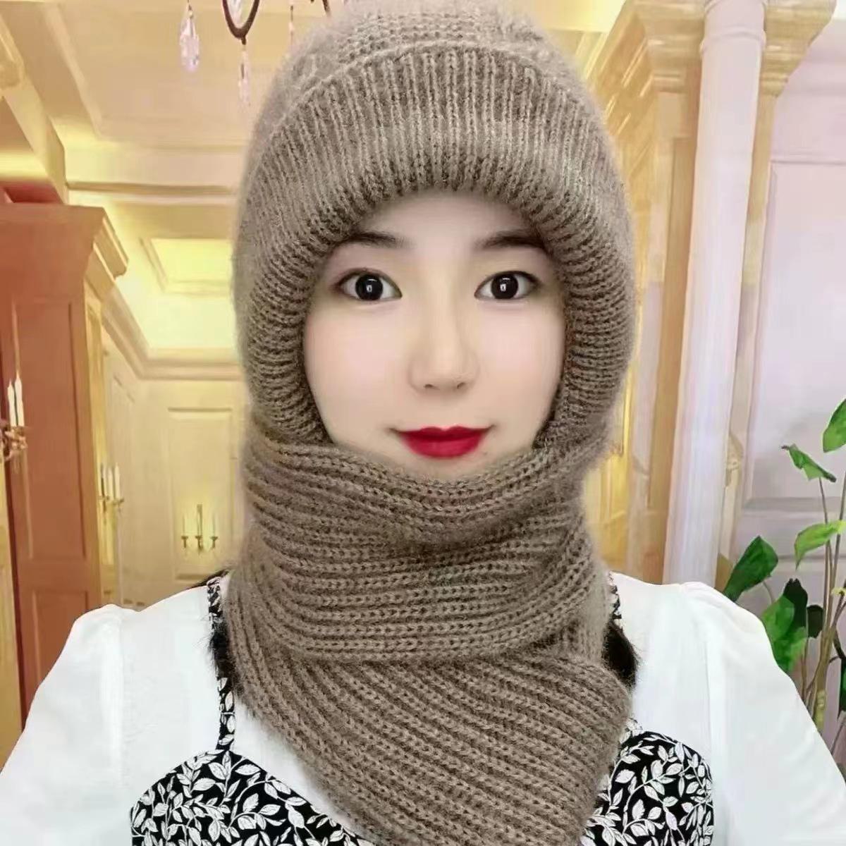 

Комплект из плюшевой серебристо-лисичной бархатной зимней шапки и шарфа хаки