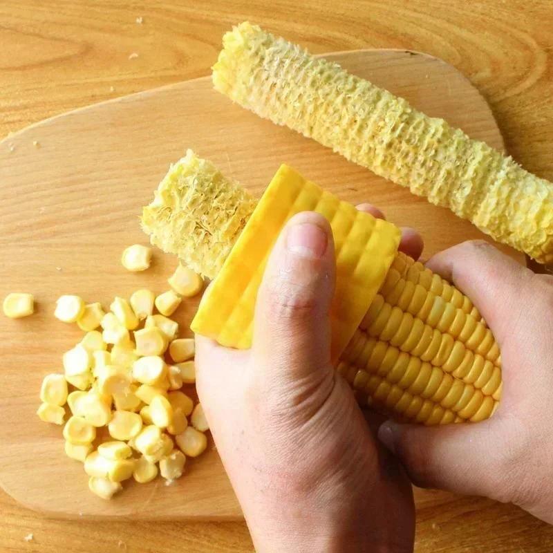 Trebbia per mais in acciaio inossidabile Manuale Rotante Plastica Aratro per mais Separatore creativo per sgranare il mais Gadget Nuovi Strumenti per la cucina