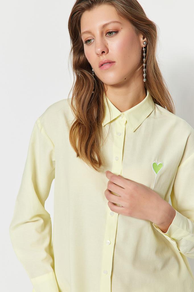 Damenmode-Hemd, Hemdkragen, langer Steinkragen, detailliertes, gewebtes Baumwollhemd