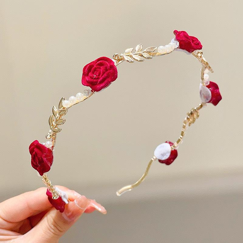 

Elegant French Pearl Rose Alloy Headband: High-End Flower Design for Versatile, Chic Outings
