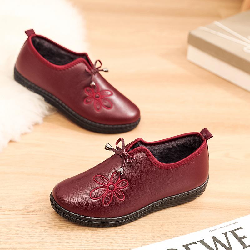 2025 winter new old Beijing cloth shoes soft sole non-slip mother shoes piled thickened warm one-pedal cotton shoes