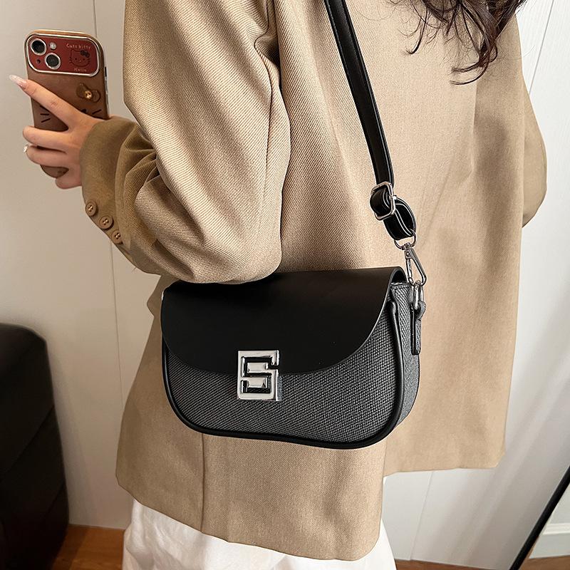 Super Fire Small Bag Women's Spring Summer 2025 New Fashion Shoulder Messenger Bag High Sense Women's Foreign Style Small Square Bag