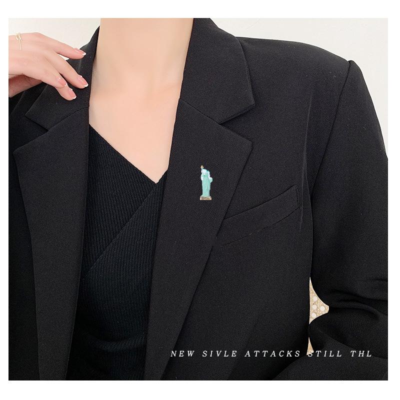 Creative Personality Free Muse Model Character Brooch, Versatile Collar Suit