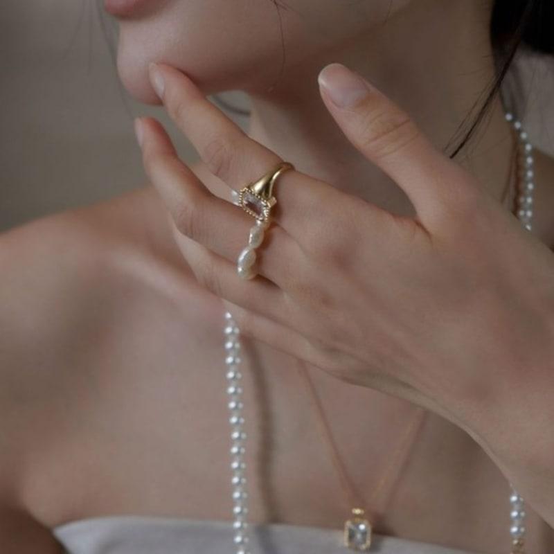 

Dawn of Me Dazzle Square Cubic Ring No. 13