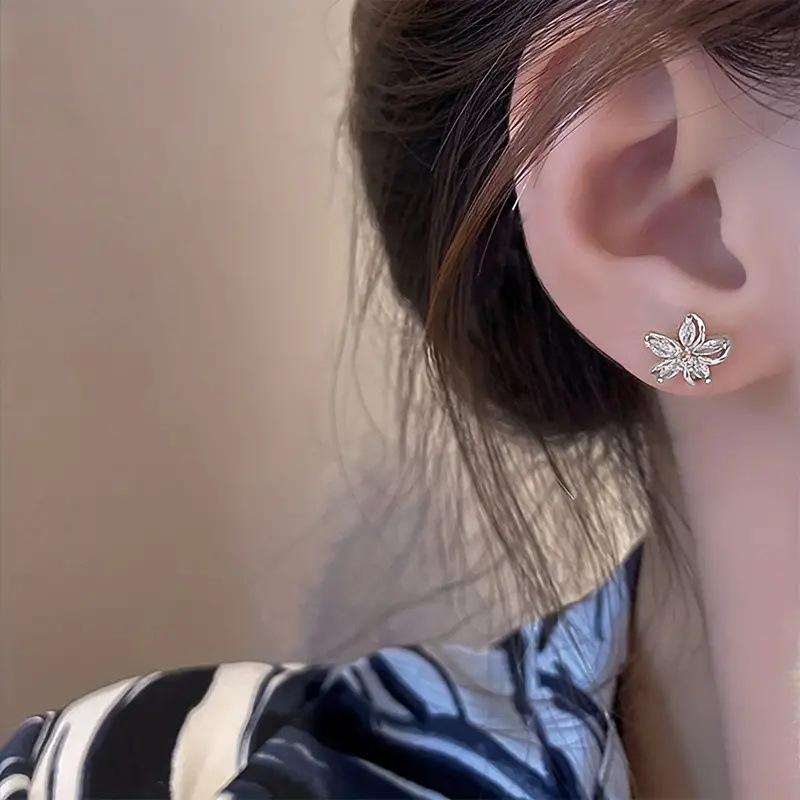 Flower Flower Earrings, Line Design Exquisite Earrings, Daily Wear