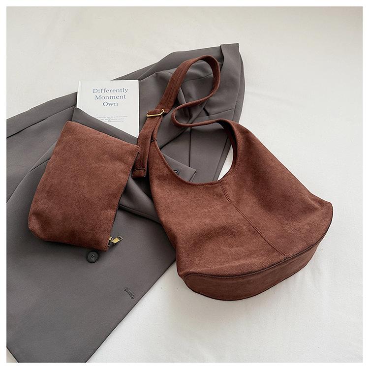 Cool craftsman Korean autumn and winter suede bucket bag large capacity shoulder underarm tote bag retro commuter mother bag women