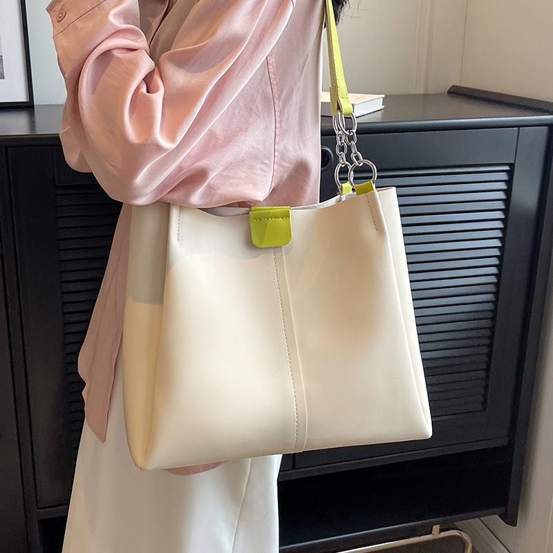 Simple Commuter Large Capacity Women's Bag  Spring New Fashion Chains Shoulder Bags Casual All-match Totes Trend