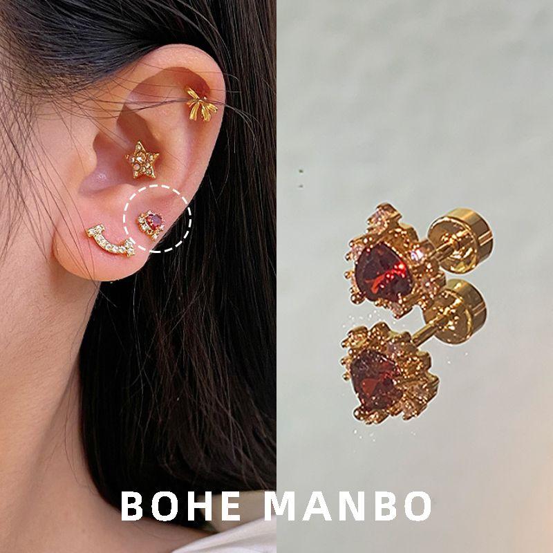 

Медицинские титановые серьги-пусеты 2025 года, гипоаллергенные, для ухода за ушами, пусеты для козелка уха, маленькие изысканные необычные кохлеарные женские серьги Red Diamond Heart 1