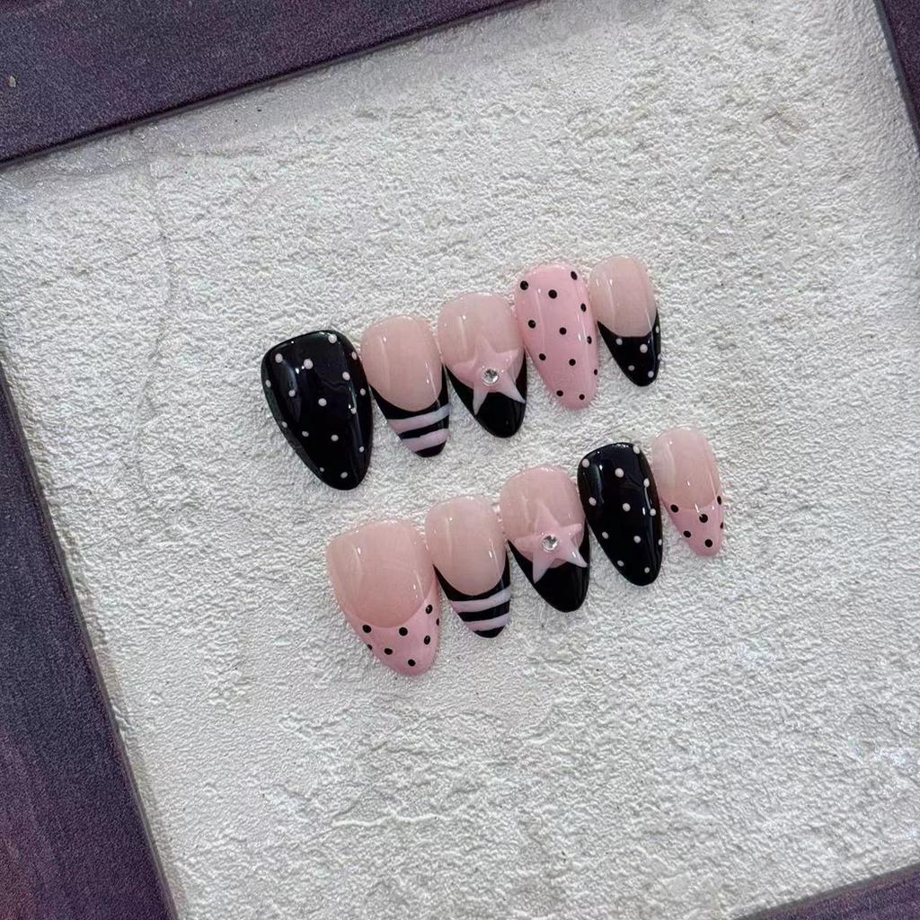 Elegant Noblewoman 3D Hand-painted Mid-length Wearable Nails – Pure Handmade High-End Design