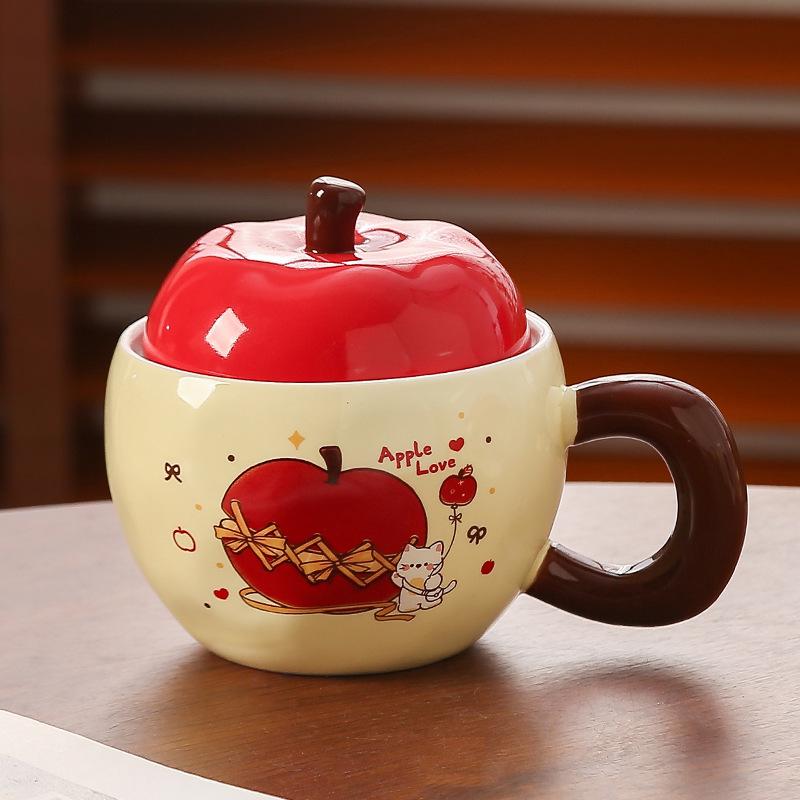 

Мультяшная кружка-яблоко с крышкой и ложкой, креативная, с индивидуальностью, кофейная чашка, керамическая, для пары, чашка для воды, сувенир, канун Рождества 301-400ml