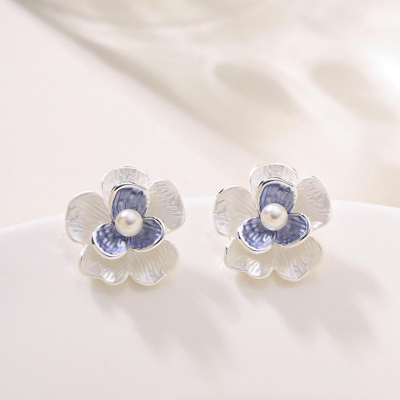 

Korean version of super fairy gentle temperament fairy wind dripping oil three-dimensional flower pearl earrings niche exquisite high-end earrings фіолетовий
