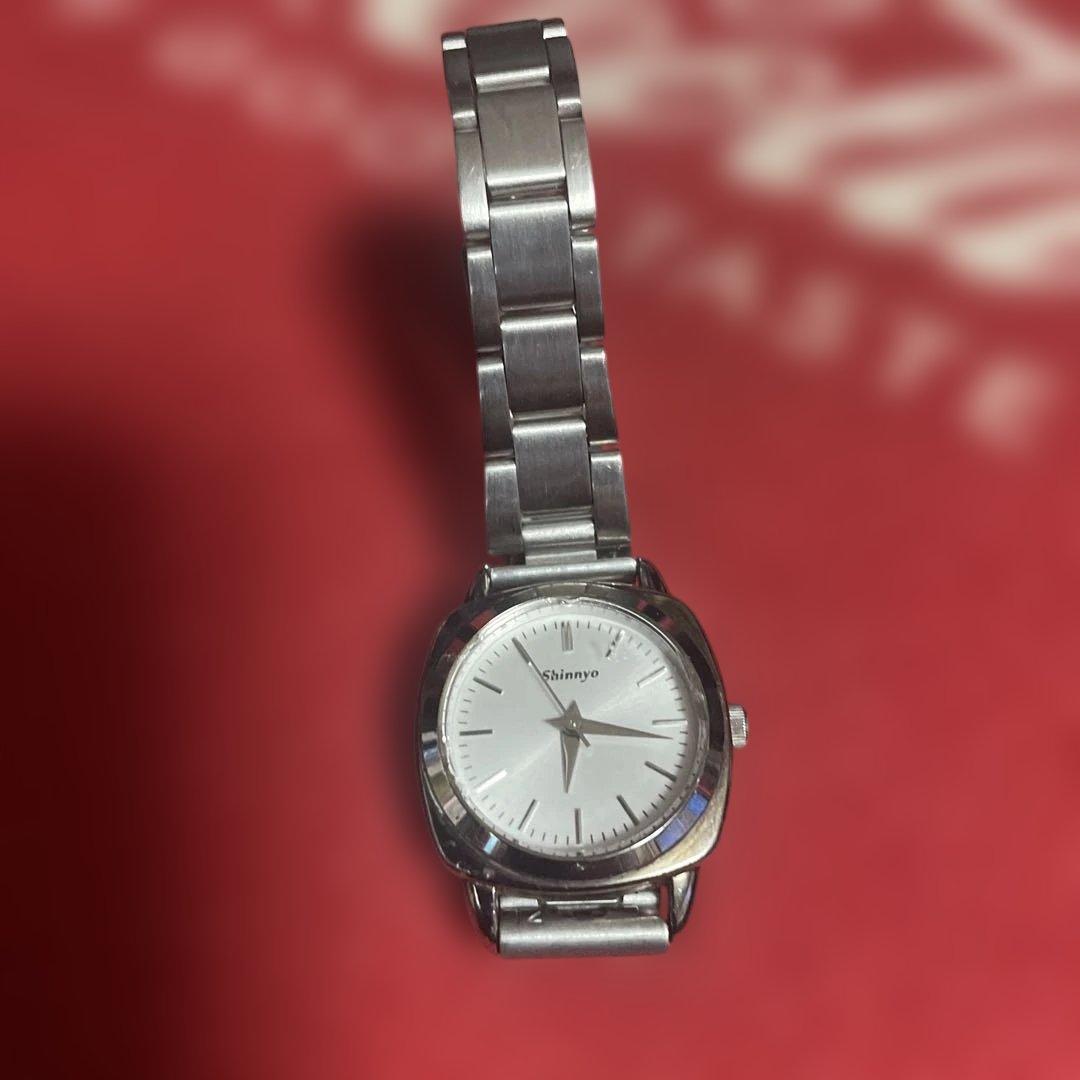Серебряные аналоговые часы Seiko