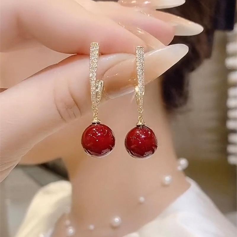 Exquisite and Versatile High-end Earrings with Elegant Temperament