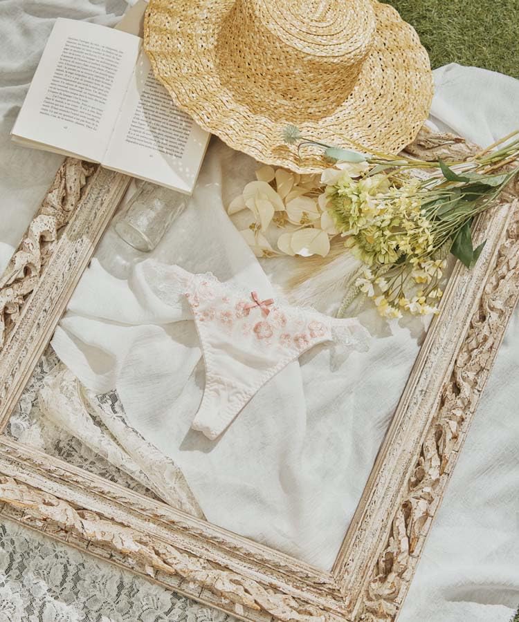 Nozari Fit Series Fit Shorts with Embroidery and Flower Sizes Women's Easy-Mori T-Back Easy-Mori Easy-Mori Bloom, M/L, Pink, 57-34-24-1645