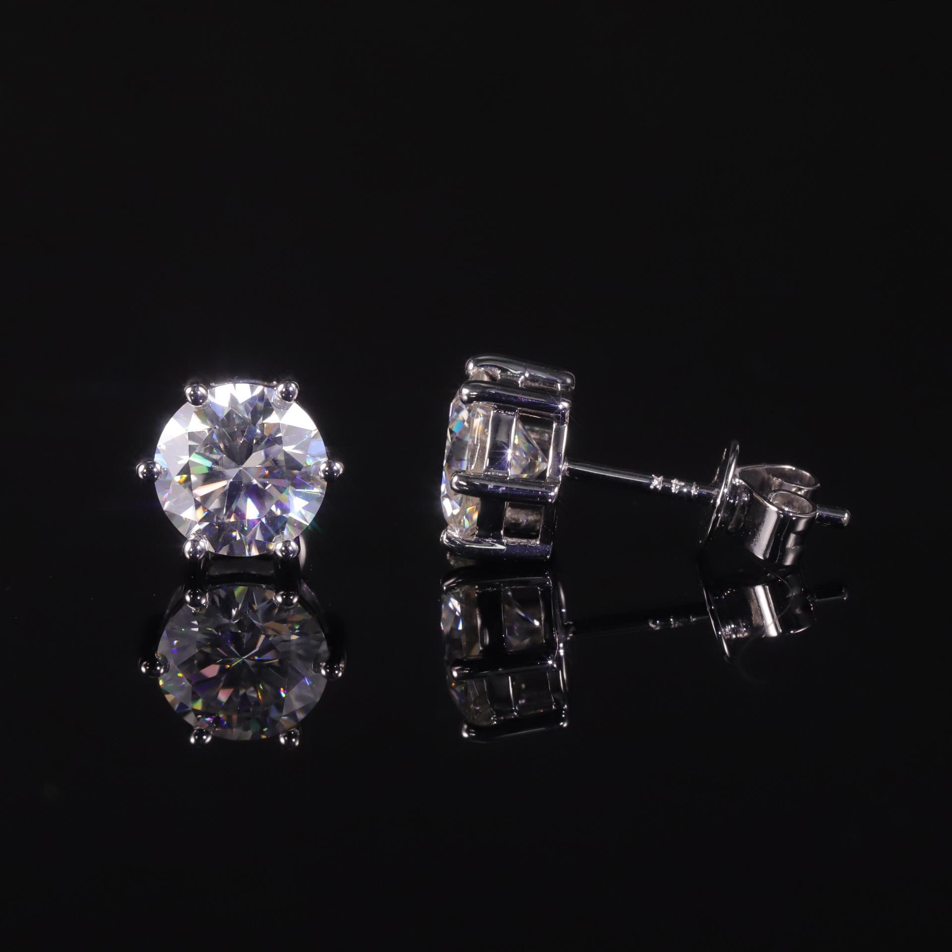 

Versatile 0.5-2 Carat Rainbow Moissanite Stud Earrings Commuter S925 Sterling Silver Colored Moissanite Stud Earrings