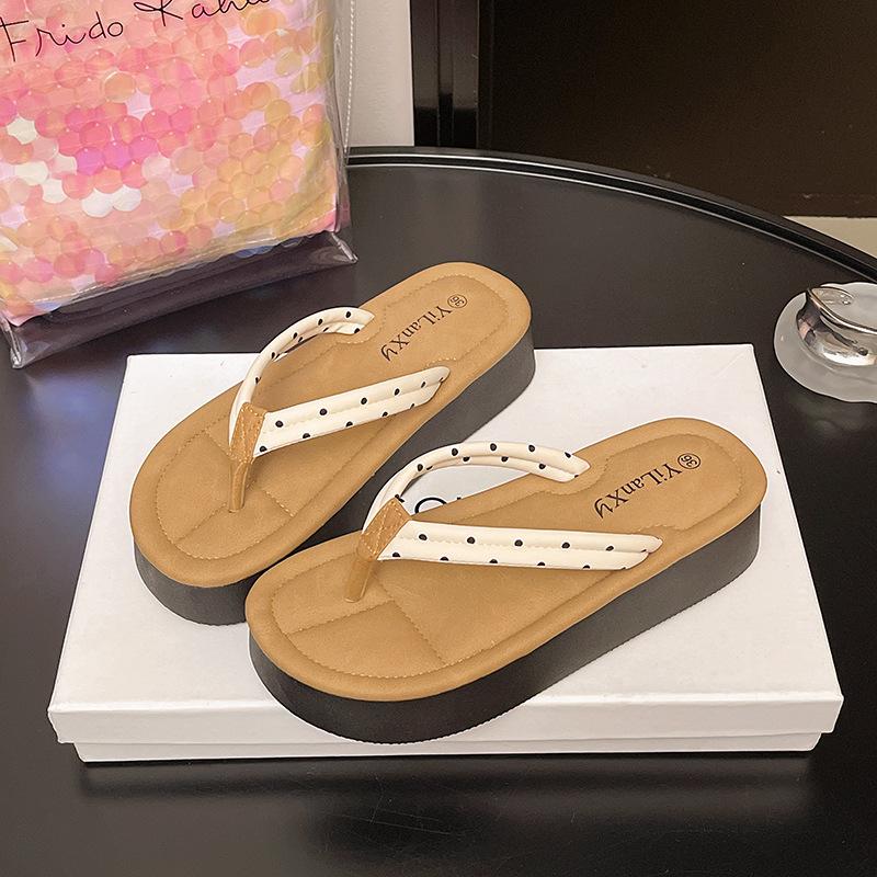 Flip-flops women's 2025 new summer fashion outer wear flat-bottomed flip-flops large-size women's cool slippers