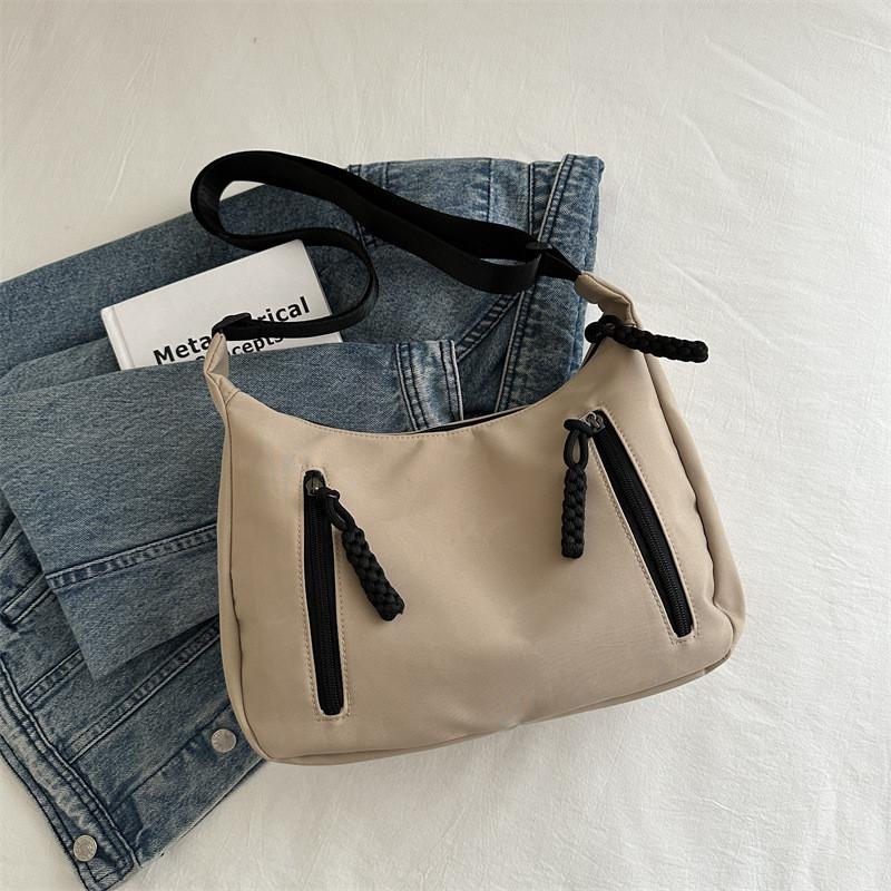 

Chic Street Style Tote Bag With Soft Structure And Convenient Zipper Closure хакі