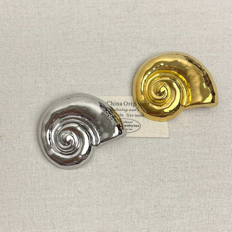 Bohemian Metal Conch Shaped Brooches for Women Men New Personality Design Suit Jacket Brooches Pins Charm Jewelry Accessories