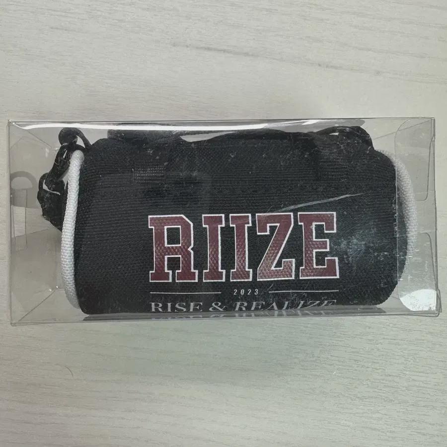 

RIIZE Мини-сумочка Wonbin Popup Store + отзыв
