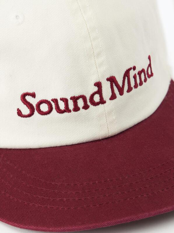 Naiseuwedeo Sound Mind Cap (White/Burgundy)
