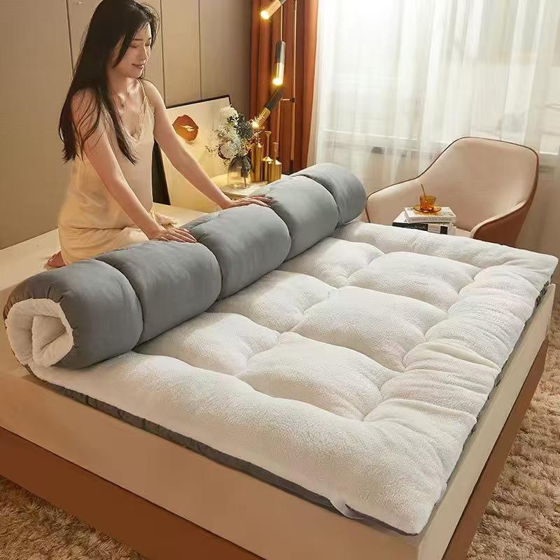 Thickened Milk Fleece Mattress Pad - Soft Tatami Style for Dorms and Bedrooms 90x200 cm