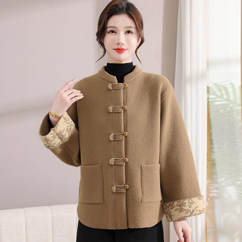 Autumn Cardigan: Stylish and Warm Outerwear for Moms and Mid-Aged Women, New Chinese Style Loose Knit