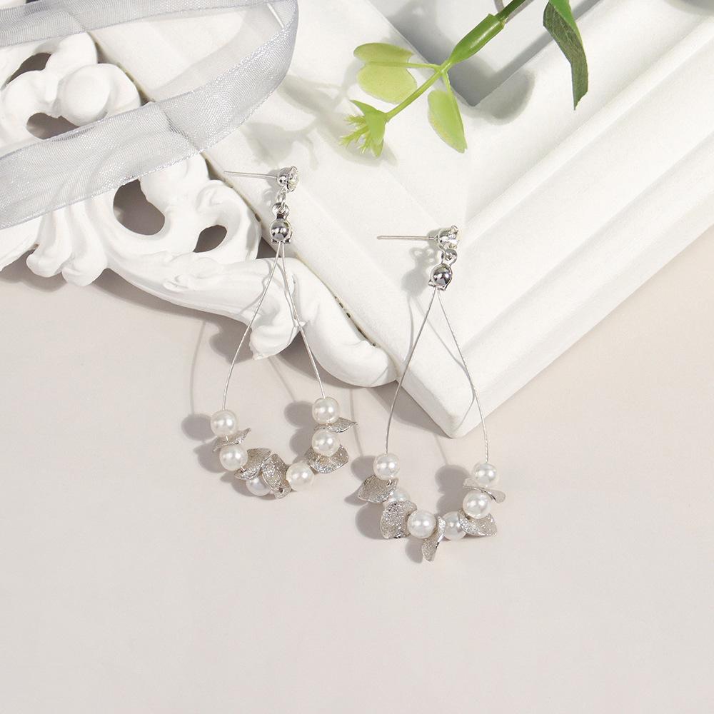 

Bohemian Pearl & Silver Leaf Beaded Earrings (A034)